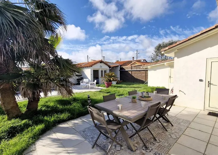 Villa - Maison De Plain-pied Avec Piscine - Detente, Soleil Et Confort !