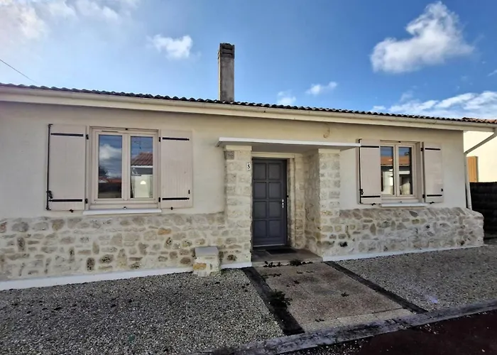 Villa - Maison De Plain-pied Avec Piscine - Detente, Soleil Et Confort !